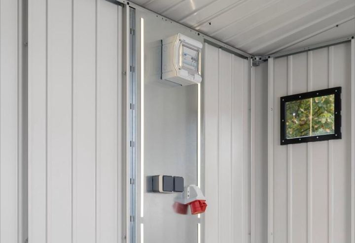 Elektrický panel — doplnok domčeka na náradie Hörmann